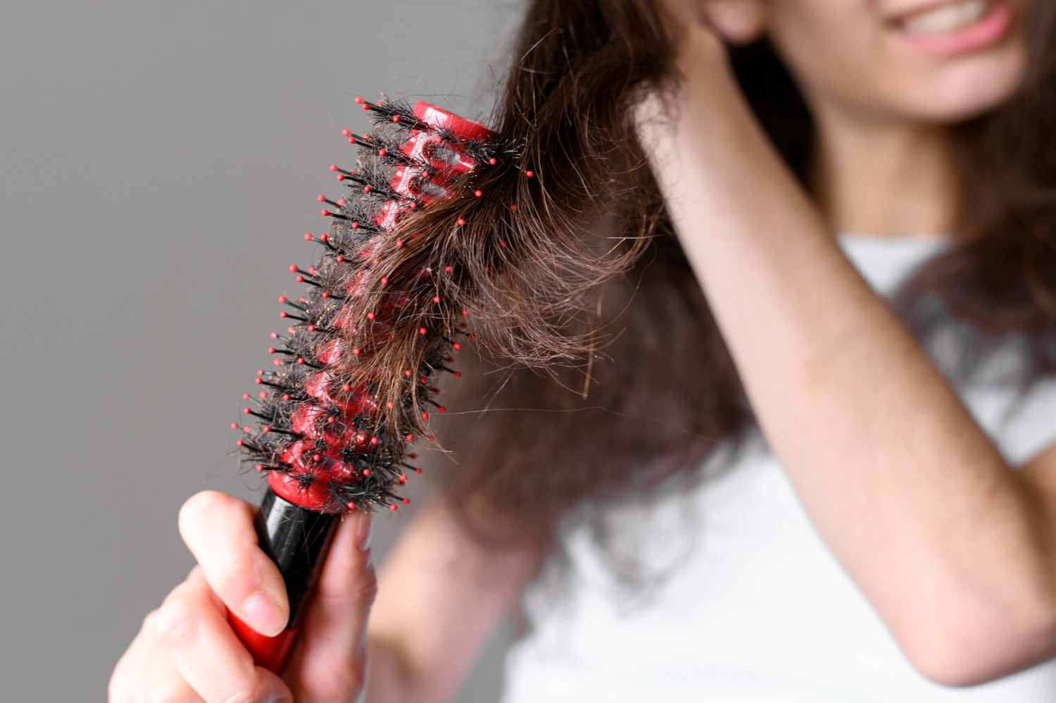 Heb je last van haaruitval door stress? Let dan op voor de vicieuze cirkel van nog meer stress en haaruitval. Laat het niet zover komen.